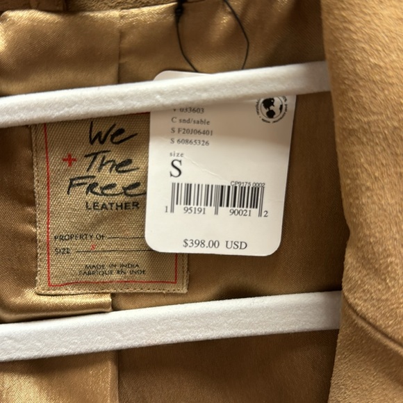 Free People suede blazer. NWT and never worn. Very on trend for fall 2024! - Picture 4 of 5